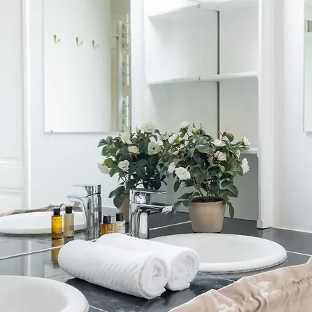 Veeve - La Muette Nostalgia Apartment Paris