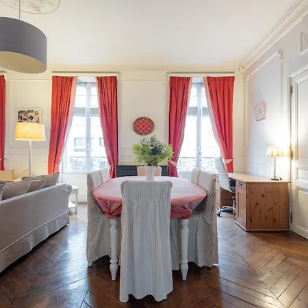 Veeve - La Muette Nostalgia Apartment Paris